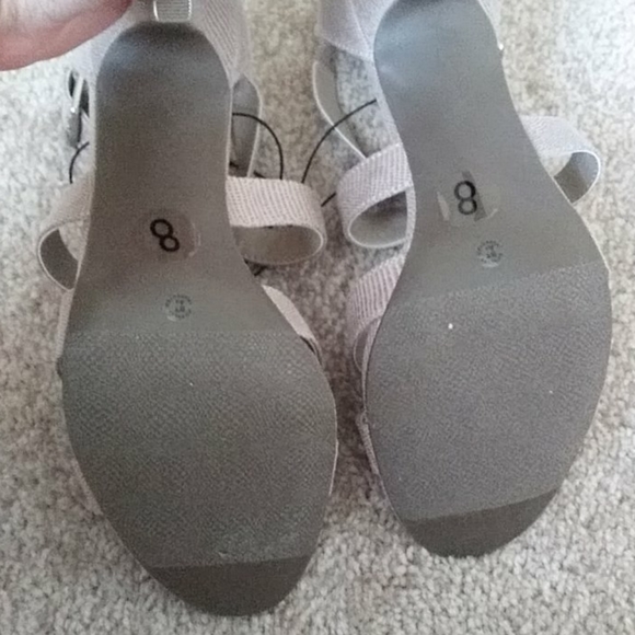 Shoe - Picture 4 of 8